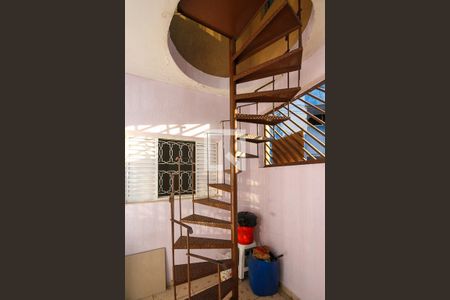 Casa à venda com 89m², 4 quartos e 1 vaga Casa à venda com 89m², 4 quartos e 1 vagaEscada