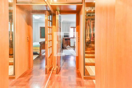 Casa à venda com 347m², 4 quartos e 6 vagasQuarto 1 - Suite Closet