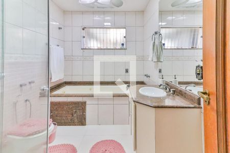 Casa à venda com 347m², 4 quartos e 6 vagasBanheiro Social