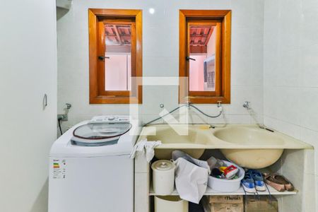 Casa à venda com 347m², 4 quartos e 6 vagasLavanderia