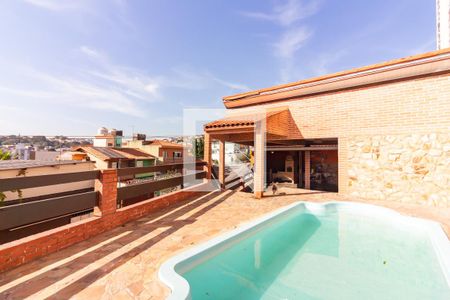 Casa à venda com 400m², 4 quartos e 5 vagas Casa à venda com 400m², 4 quartos e 5 vagasPiscina