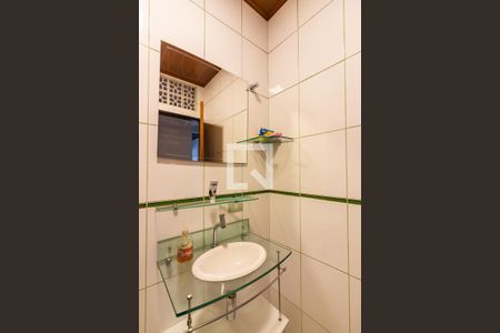 Casa à venda com 400m², 4 quartos e 5 vagas Casa à venda com 400m², 4 quartos e 5 vagasBanheiro 2