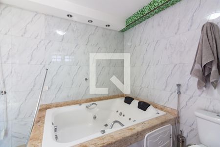 Casa à venda com 400m², 4 quartos e 5 vagas Casa à venda com 400m², 4 quartos e 5 vagasBanheiro da Suíte