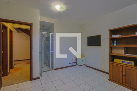 Casa de condomínio à venda com 300m², 4 quartos e 2 vagasEscritório