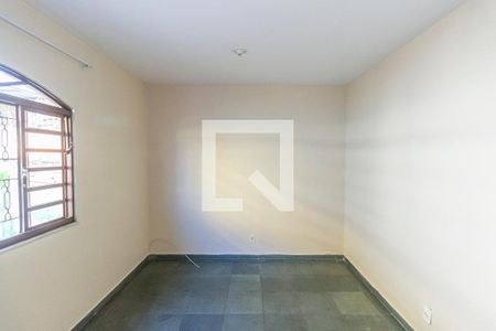 Sala de apartamento para alugar com 1 quarto, 40m² em Marechal Hermes, Rio de Janeiro