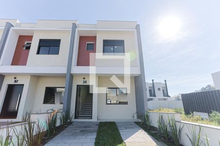 Casa à venda com 120m², 3 quartos e 2 vagas Casa à venda com 120m², 3 quartos e 2 vagasFachada