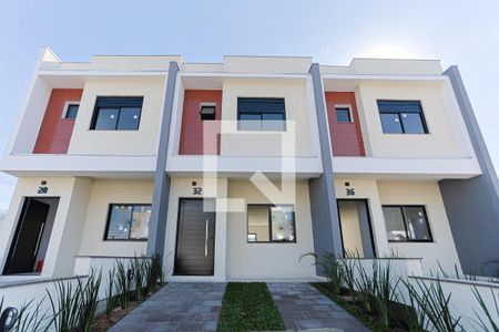 Casa à venda com 120m², 3 quartos e 2 vagas Casa à venda com 120m², 3 quartos e 2 vagasFachada