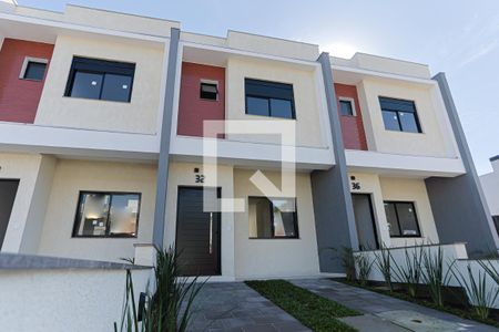 Casa à venda com 120m², 3 quartos e 2 vagas Casa à venda com 120m², 3 quartos e 2 vagasFachada