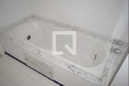 Apartamento à venda com 222m², 4 quartos e 2 vagasBanheiro da Suíte - detalhe banheira