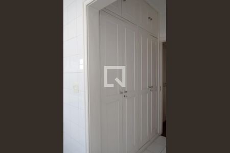 Apartamento à venda com 222m², 4 quartos e 2 vagas2° Armário corredor