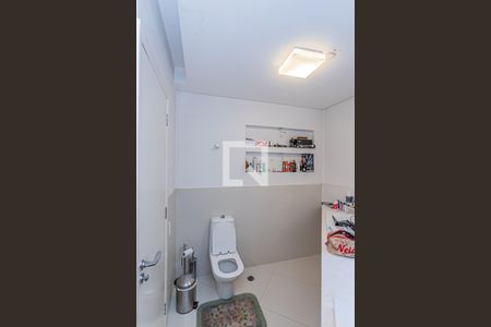 Casa à venda com 650m², 5 quartos e 6 vagasBanheiro suite 3