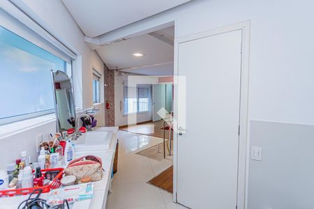 Casa à venda com 650m², 5 quartos e 6 vagasBanheiro suite 3