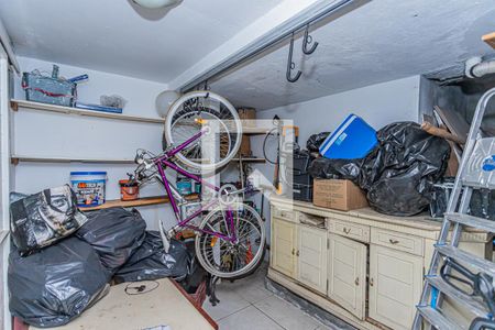 Casa à venda com 650m², 5 quartos e 6 vagasDepósito