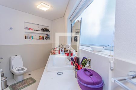 Casa à venda com 650m², 5 quartos e 6 vagasBanheiro suite 3