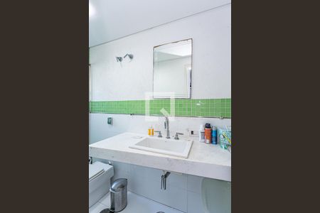 Casa à venda com 650m², 5 quartos e 6 vagasBanheiro suite 1