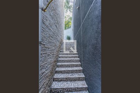 Casa à venda com 650m², 5 quartos e 6 vagasEscada