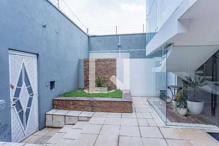 Casa à venda com 650m², 5 quartos e 6 vagasEntrada