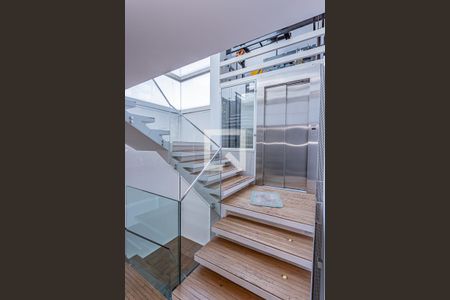 Casa à venda com 650m², 5 quartos e 6 vagasElevador e escadas