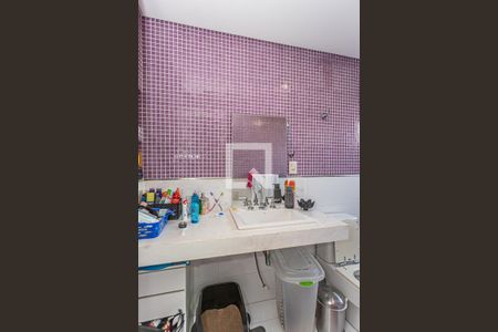 Casa à venda com 650m², 5 quartos e 6 vagasBanheiro Suite 2