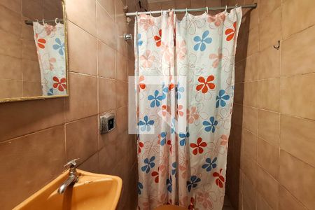 Casa de condomínio à venda com 250m², 4 quartos e 4 vagas Casa de condomínio à venda com 250m², 4 quartos e 4 vagasBanheiro de serviço