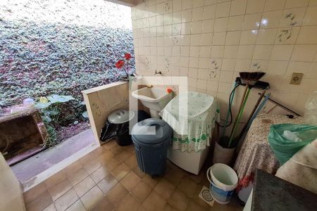 Casa de condomínio à venda com 250m², 4 quartos e 4 vagas Casa de condomínio à venda com 250m², 4 quartos e 4 vagasÁrea de Serviço