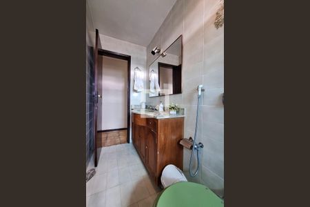 Casa de condomínio à venda com 250m², 4 quartos e 4 vagas Casa de condomínio à venda com 250m², 4 quartos e 4 vagasBanheiro Social