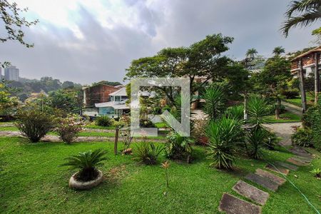 Casa de condomínio à venda com 250m², 4 quartos e 4 vagas Casa de condomínio à venda com 250m², 4 quartos e 4 vagasQuintal