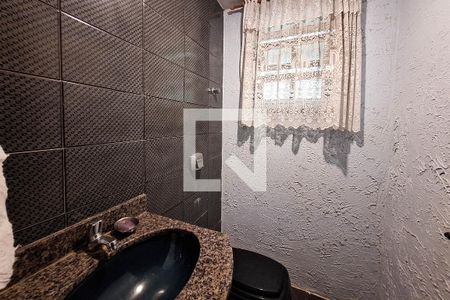 Casa de condomínio à venda com 250m², 4 quartos e 4 vagas Casa de condomínio à venda com 250m², 4 quartos e 4 vagasLavabo