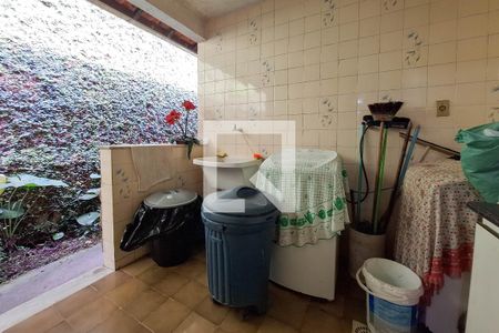 Casa de condomínio à venda com 250m², 4 quartos e 4 vagas Casa de condomínio à venda com 250m², 4 quartos e 4 vagasÁrea de Serviço