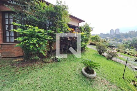 Casa de condomínio à venda com 250m², 4 quartos e 4 vagas Casa de condomínio à venda com 250m², 4 quartos e 4 vagasQuintal