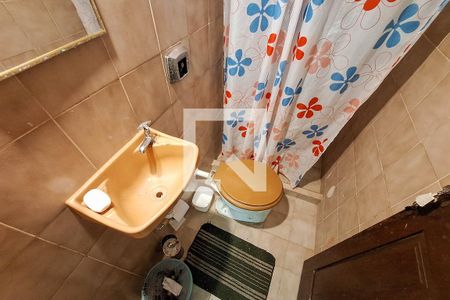 Casa de condomínio à venda com 250m², 4 quartos e 4 vagas Casa de condomínio à venda com 250m², 4 quartos e 4 vagasBanheiro de serviço