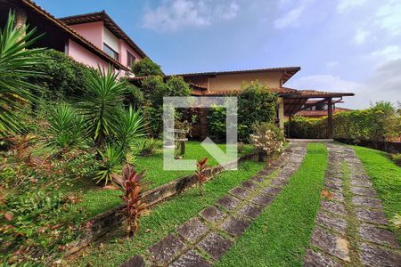 Casa de condomínio à venda com 250m², 4 quartos e 4 vagas Casa de condomínio à venda com 250m², 4 quartos e 4 vagasQuintal