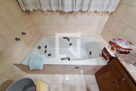 Casa de condomínio à venda com 250m², 4 quartos e 4 vagas Casa de condomínio à venda com 250m², 4 quartos e 4 vagasBanheiro da Suíte