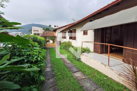 Casa de condomínio à venda com 250m², 4 quartos e 4 vagas Casa de condomínio à venda com 250m², 4 quartos e 4 vagasQuintal