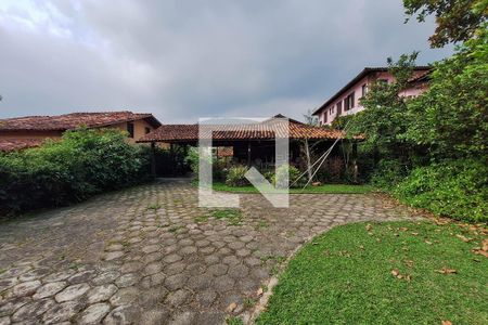 Casa de condomínio à venda com 250m², 4 quartos e 4 vagas Casa de condomínio à venda com 250m², 4 quartos e 4 vagasQuintal