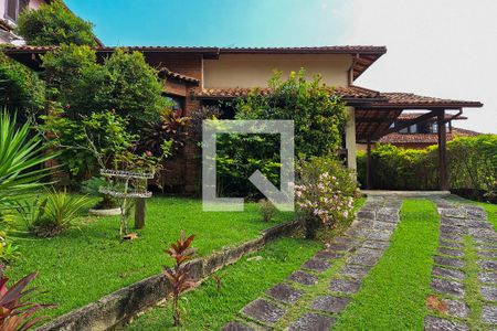 Casa de condomínio à venda com 250m², 4 quartos e 4 vagas Casa de condomínio à venda com 250m², 4 quartos e 4 vagasQuintal