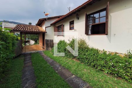 Casa de condomínio à venda com 250m², 4 quartos e 4 vagas Casa de condomínio à venda com 250m², 4 quartos e 4 vagasQuintal