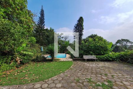 Casa de condomínio à venda com 250m², 4 quartos e 4 vagas Casa de condomínio à venda com 250m², 4 quartos e 4 vagasQuintal