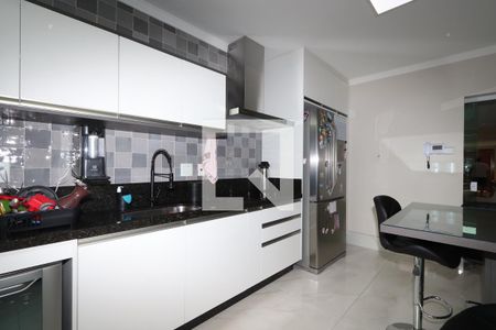 Casa à venda com 215m², 3 quartos e 2 vagasCozinha