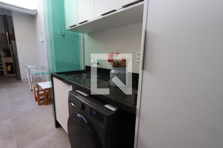 Casa à venda com 215m², 3 quartos e 2 vagasLavanderia