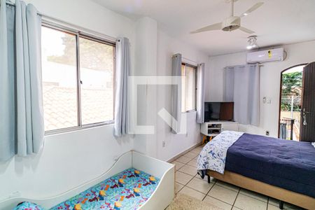 Casa à venda com 189m², 4 quartos e 2 vagas Casa à venda com 189m², 4 quartos e 2 vagasSuite 01