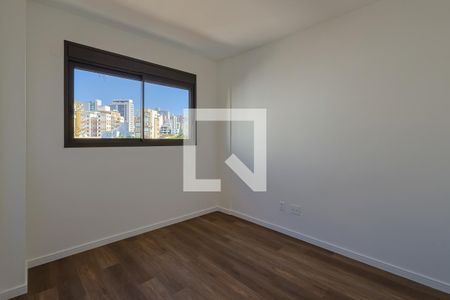 Quarto 1 de apartamento para alugar com 2 quartos, 71m² em Cruzeiro, Belo Horizonte