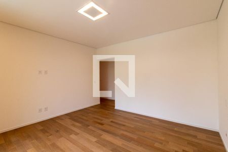 Casa de condomínio à venda com 500m², 5 quartos e 3 vagas Casa de condomínio à venda com 500m², 5 quartos e 3 vagasQuarto