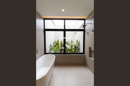 Casa de condomínio à venda com 500m², 5 quartos e 3 vagas Casa de condomínio à venda com 500m², 5 quartos e 3 vagasBanheiro do Quarto