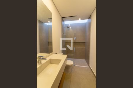 Casa de condomínio à venda com 500m², 5 quartos e 3 vagas Casa de condomínio à venda com 500m², 5 quartos e 3 vagasbanheiro