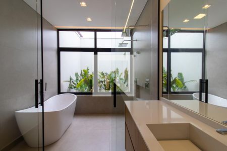 Casa de condomínio à venda com 500m², 5 quartos e 3 vagas Casa de condomínio à venda com 500m², 5 quartos e 3 vagasBanheiro do Quarto