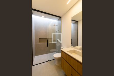 Casa de condomínio à venda com 500m², 5 quartos e 3 vagas Casa de condomínio à venda com 500m², 5 quartos e 3 vagasBanheiro do Quarto 2