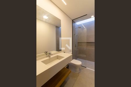 Casa de condomínio à venda com 500m², 5 quartos e 3 vagas Casa de condomínio à venda com 500m², 5 quartos e 3 vagasbanheiro