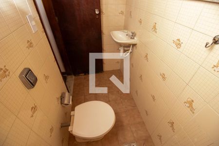 Casa de condomínio à venda com 340m², 3 quartos e 1 vagaBanheiro social