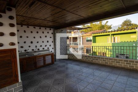 Casa de condomínio à venda com 340m², 3 quartos e 1 vagaTerraço